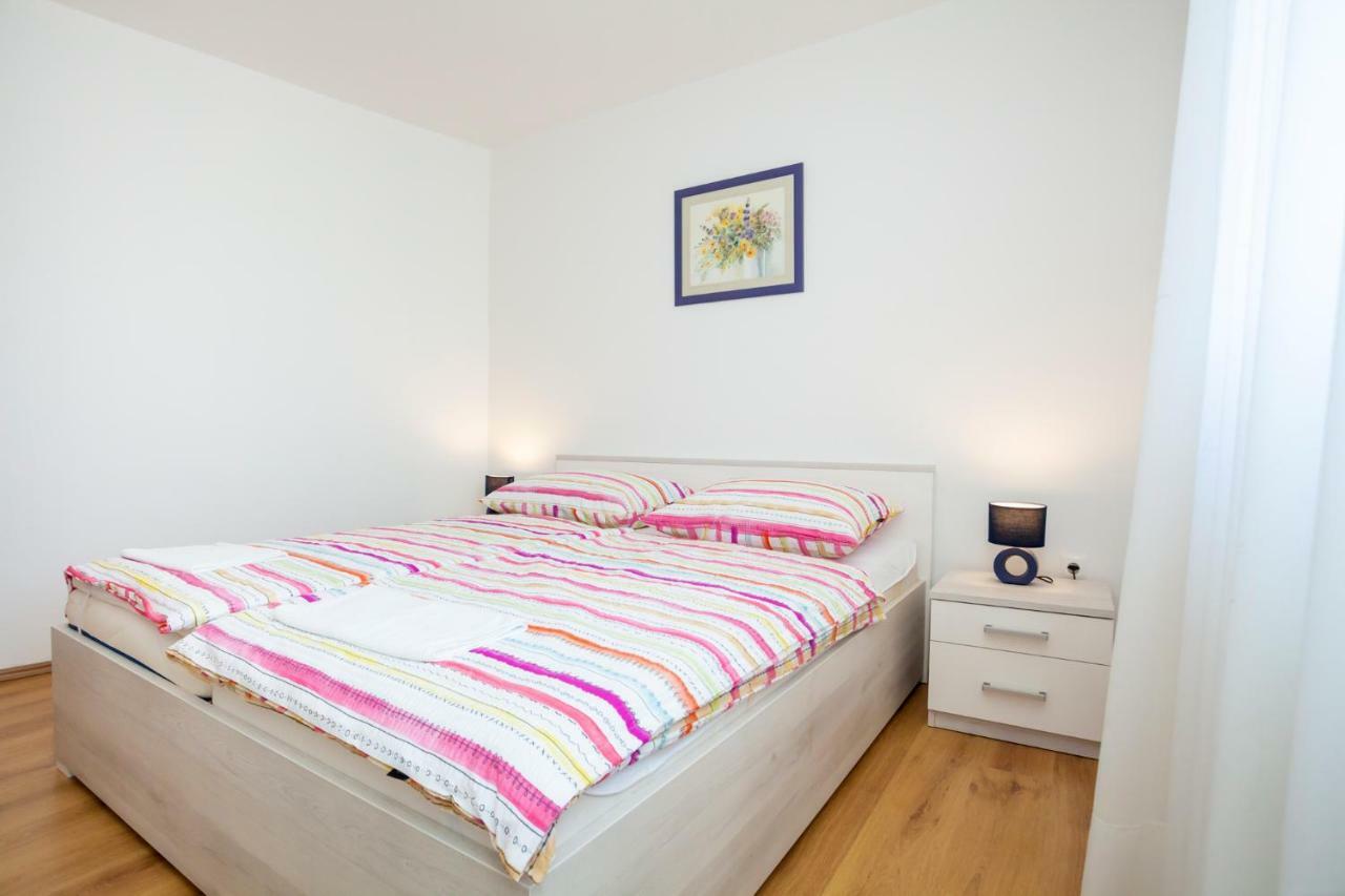 Holiday Apartment Ivica Milohnici エクステリア 写真