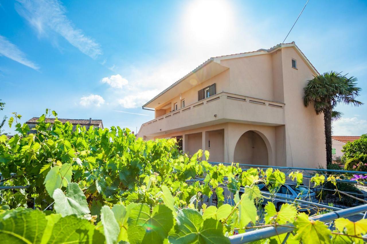 Holiday Apartment Ivica Milohnici エクステリア 写真