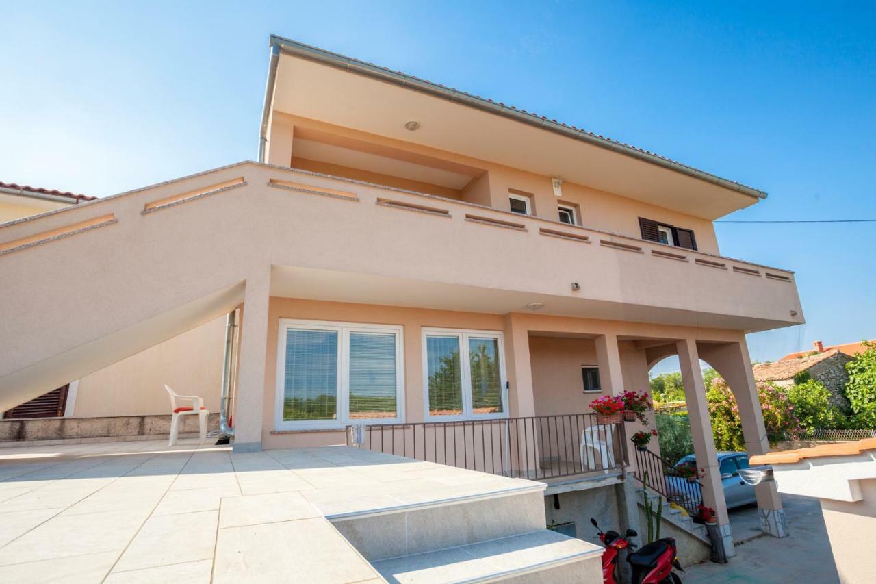 Holiday Apartment Ivica Milohnici エクステリア 写真